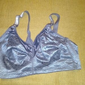 Bali bra Soft cup no underside never worn